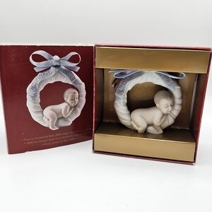 VINTAGE Lladro Unisex Baby's First Christmas Ornament 2000 16697 Wreath Box